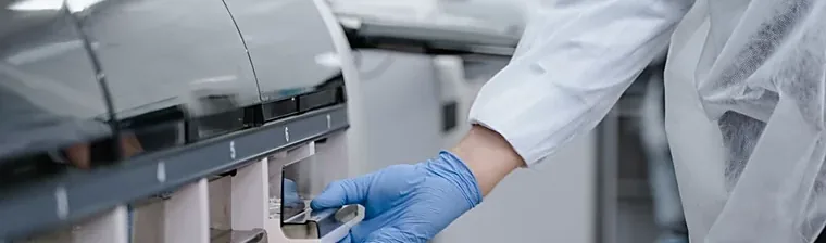 A technician working in a clean US-based supplement manufacturing laboratory